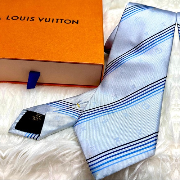 Authentic Louis Vuitton Holographic LV Logos Tie - Picture 1 of 15